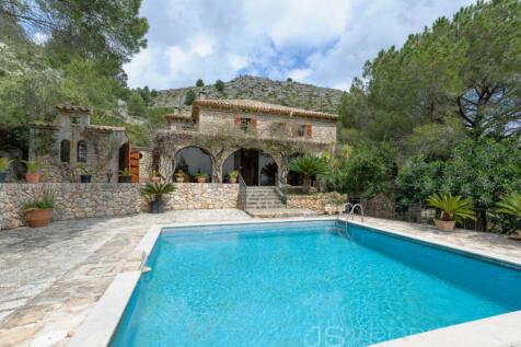 UNIQUE, PRESTIGIOUS COUNTRY ESTATE FOR SALE CLOSE TO PTO POLLENSA