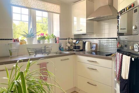 15 Hilborough House - Kitchen1.jpg