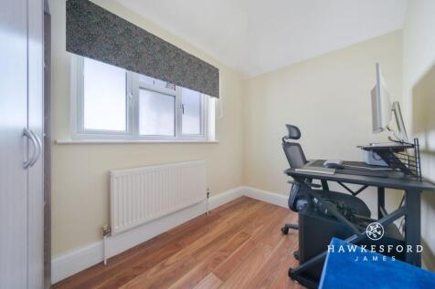 Ruins Barn Road, Sittingbourne - Bedroom 4