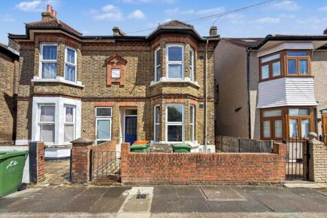 First Floor Flat, 11 St Antony¿s Road, Forest Gate, London E7 9QA