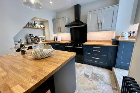 Kitchen/Breakfast Room: