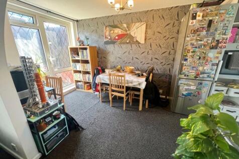 Burbage Way, Glossop, SK13 photo 3