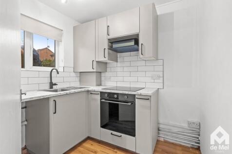 The Reddings, Cheltenham GL51 6UD photo 3