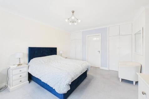 Bedroom:
