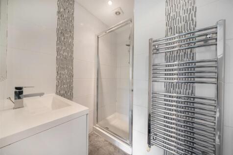 En Suite Shower Room:
