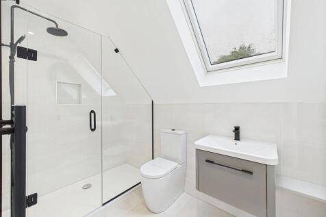 CAM04825G0-PR0117-STILL018