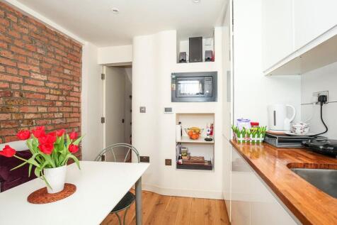 Kitchen / Dining Roo