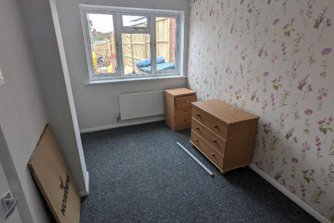 Culver Lane, Reading, Berkshire, RG6 photo 5