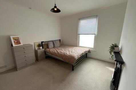 Kirkby St // 2 Bed // JULY 2027 photo 5