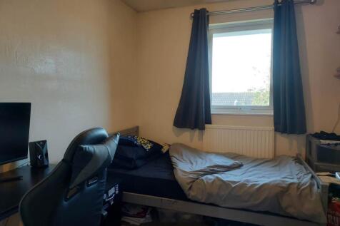 Front single bedroom