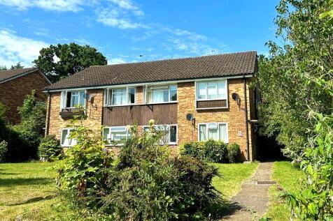 2-bed flat on Abbey Close, Pinner, £1,750/mo