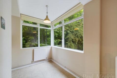 The Pines, Purley photo 4