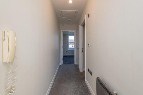 Crown Apartments, Clark Lane photo 5