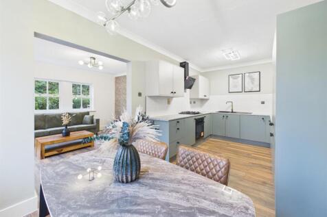 Castledene Court, South Gosforth photo 3