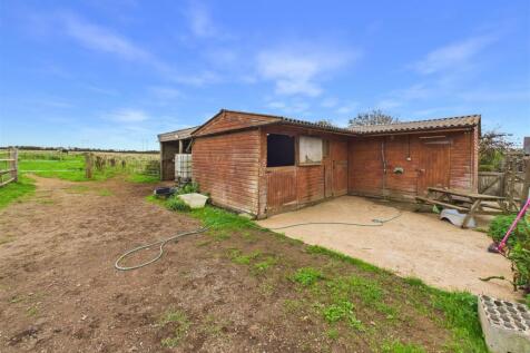 Stable yard