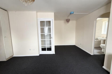Dunnock Close, N9 photo 3