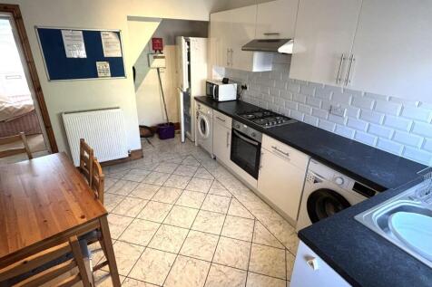 Dining kitchen.JPEG