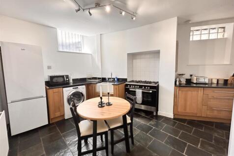 Kitchen 2.jpg