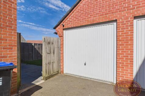 Highwayman Close