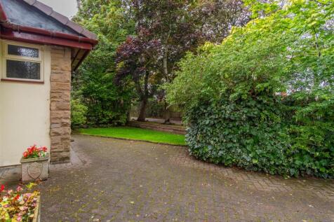 Driveway/Front Lawn