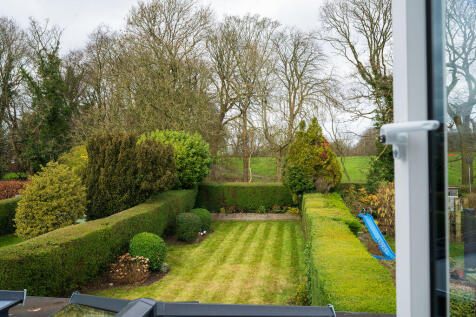 4 bed, 2 bath Detached in Sheffield - Photo 29