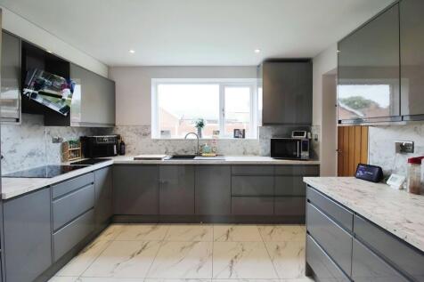 28d62d42-WhatsApp...