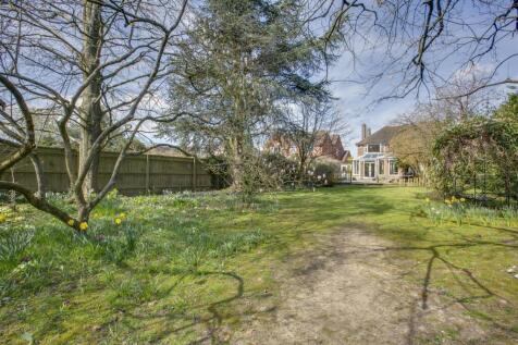 40 Wycombe Road, HP15 6RY-19.jpg