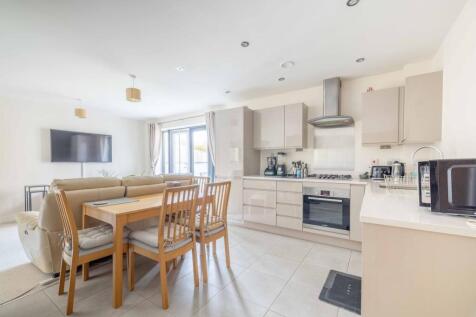 Kitchen / Dining Space
