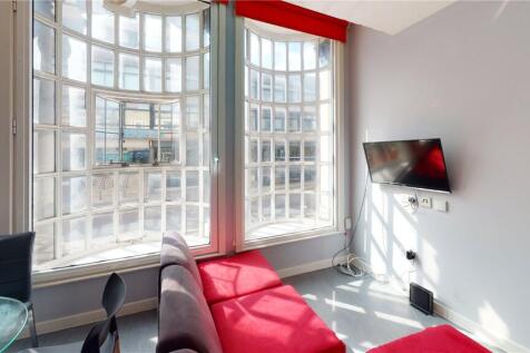 5-bed flat on The Triangle (Flat 1), Clifton, Bristol, BS8, £3,825/mo