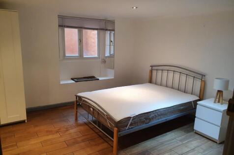 1-bed house on Double Room, 4 Upper Church Road, £575/mo