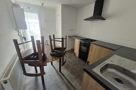 261 Darlaston Road, Wednesbury WS10 7TG photo 3