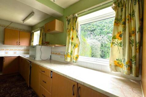 Kitchen 2.jpg
