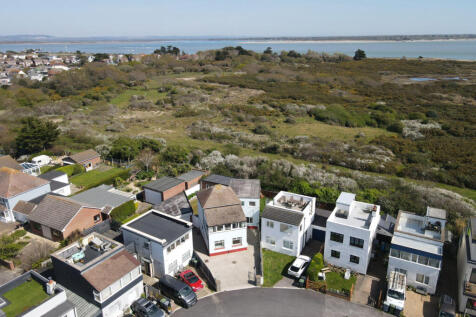 Premier Coastal Living | 4-Bed Detached | Steps f
