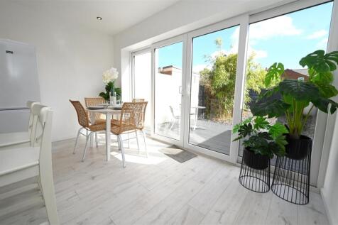 dining room.JPG