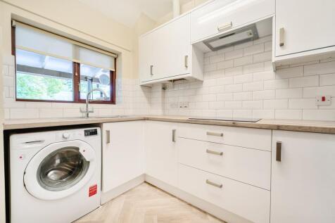 NEWLY INSTALLED Kitchen