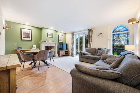 9 Charlotte Street HDR-27.jpg