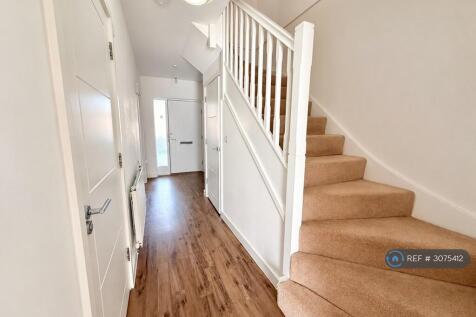 Ager Avenue, Dagenham, RM8 photo 4
