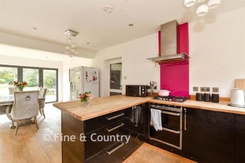Kitchen/ Dining Room