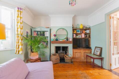 0J1RBM - Living Room B.jpg