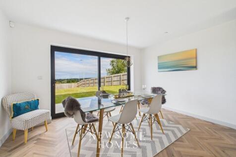 Kitchen/ Dining Room