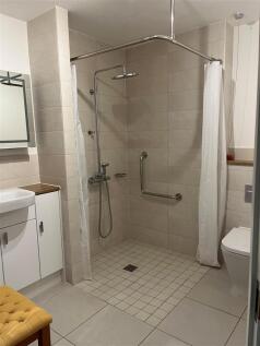 Shower room 8 edward place.jpg