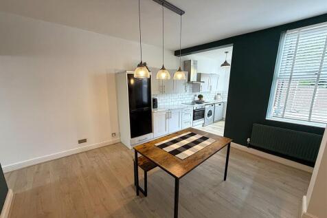 Kitchen dining.jpg