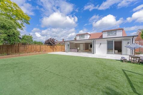 8 Devitt Close, ASHTEAD, KT21_LOW RES16.jpg