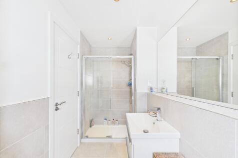 CAM03185G0-PR0104-STILL015