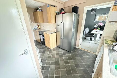 Woodvale Road, Ellesmere Port, Cheshire, CH66 photo 5