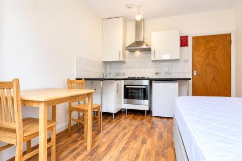 Woodside Gardens, Bruce Grove, London, N17 photo 3