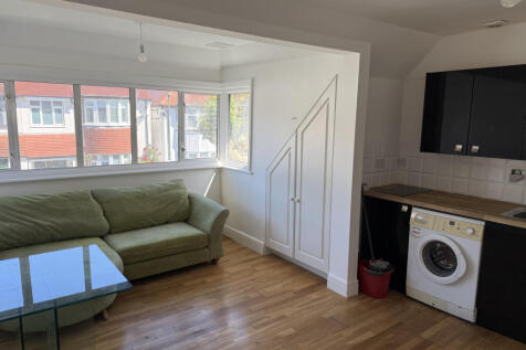 2 bed flat to rent Temple Gardens, London NW11