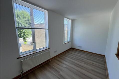 High Road, Whetstone, London, N20 photo 3