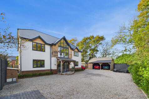 A Stunning Five Bedroom Detached Family Home For 