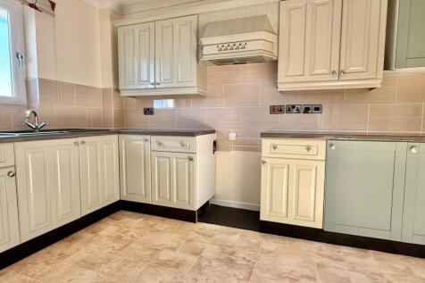 Manderley, Sea Road, Milford on Sea, Lymington, Hampshire, SO41 0PG photo 4